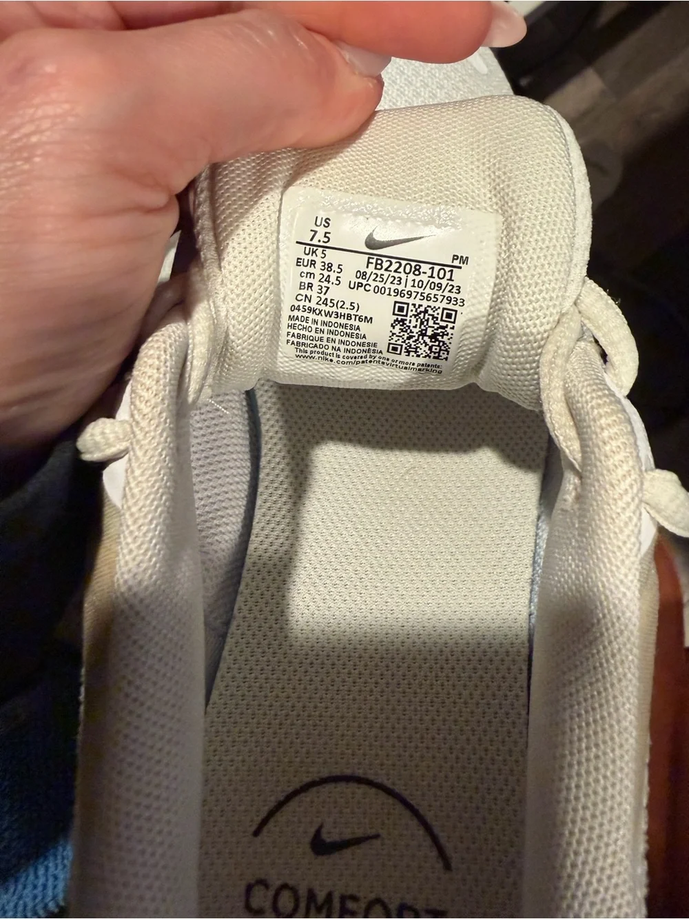 Nike Revolution 7 Womens 7.5 White Sail Metallic Silver Running Shoes FB2208-101
